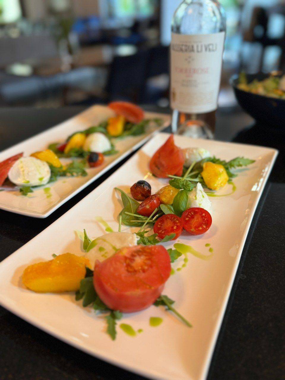 Caprese con pomodori, mozzarella e rucola