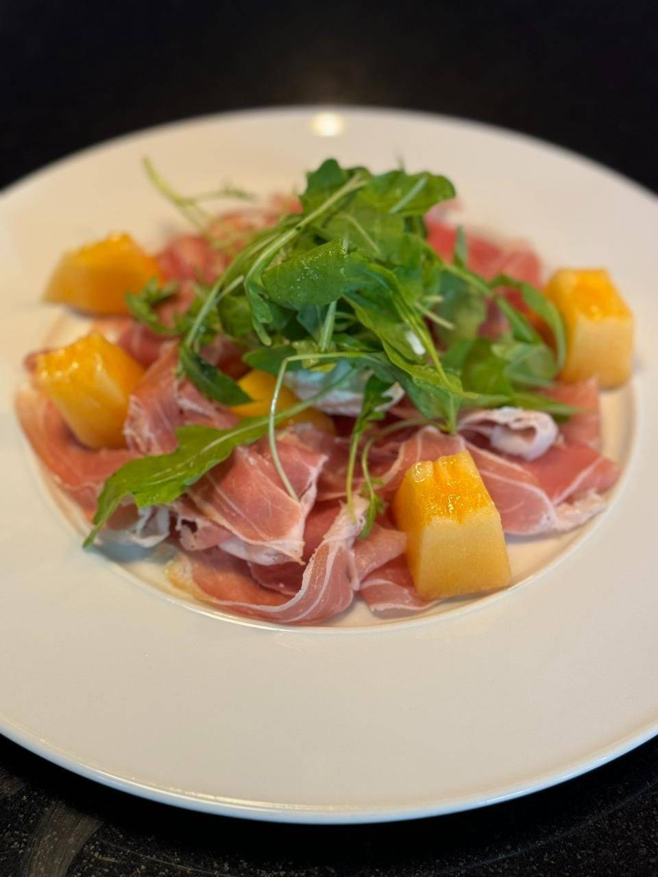 Prosciutto crudo con melone e rucola