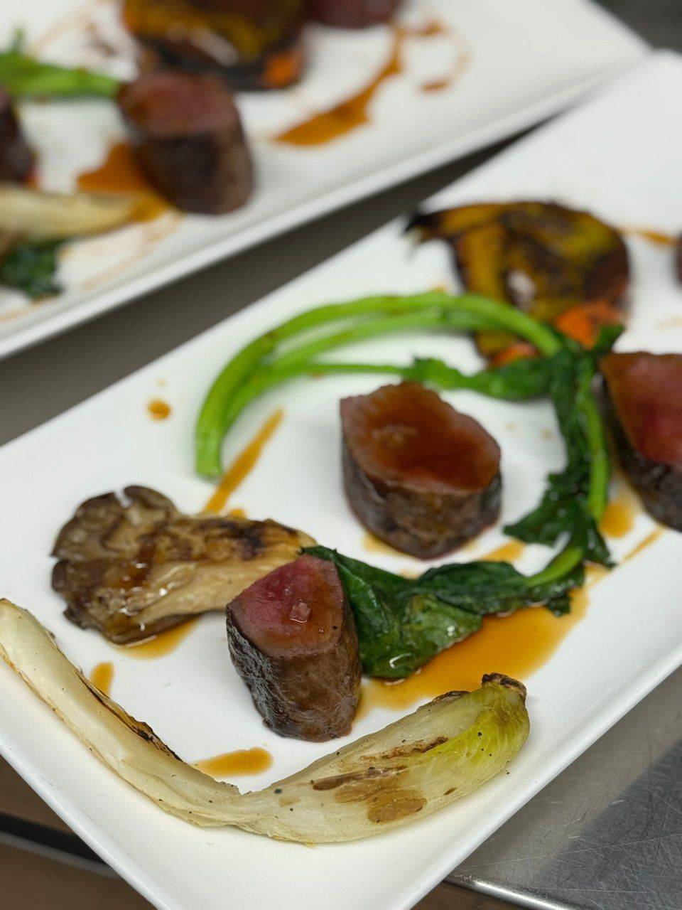 Hauptgang mit Fleisch und Gemüse